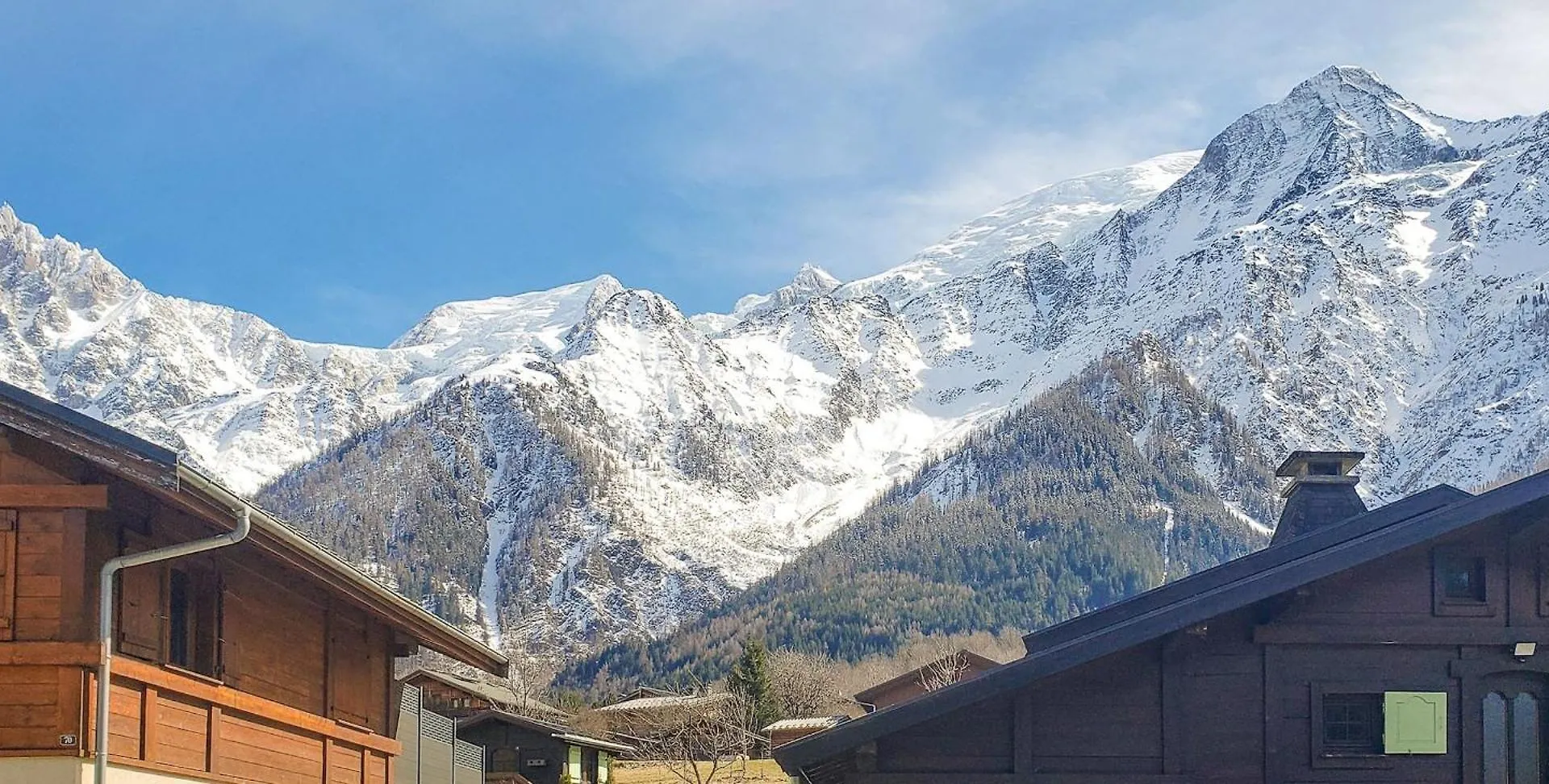 Lilas - Awesome View Of The Mont-Blanc Range Les Houches